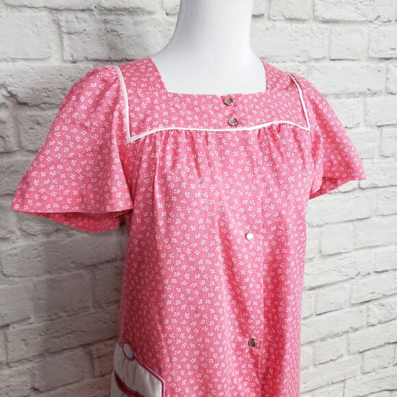 VTG Pink White Floral House Day Dress Pearl Snap Front Short Sleeve Pocket Sz S - Picture 14 of 14